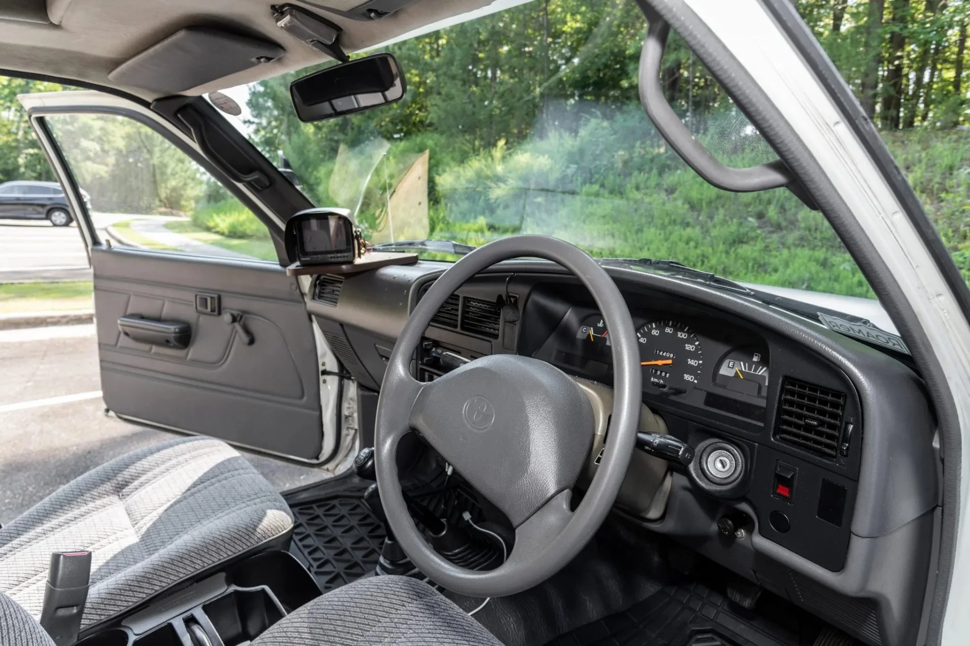 1994_toyota_galaxy_1631872632f98764da1994_toyota_galaxy_1631872631ff9f98764daf0e250fa-bf0f-41...webp