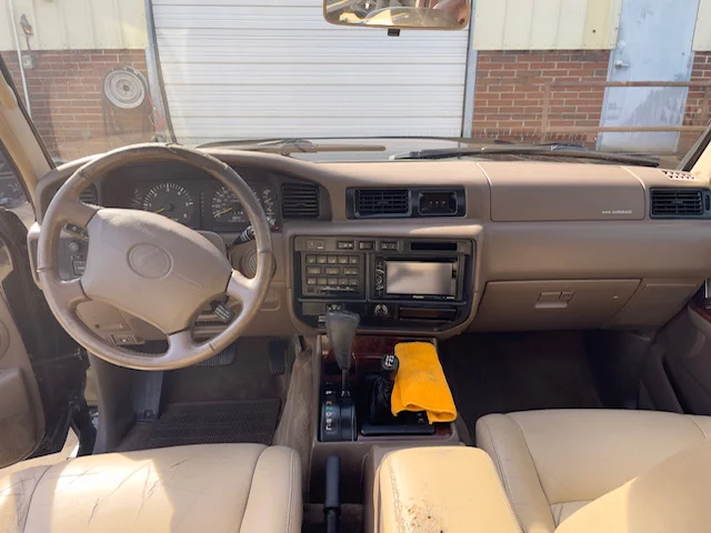 1997-LexusLX450-08_Dashboard.webp