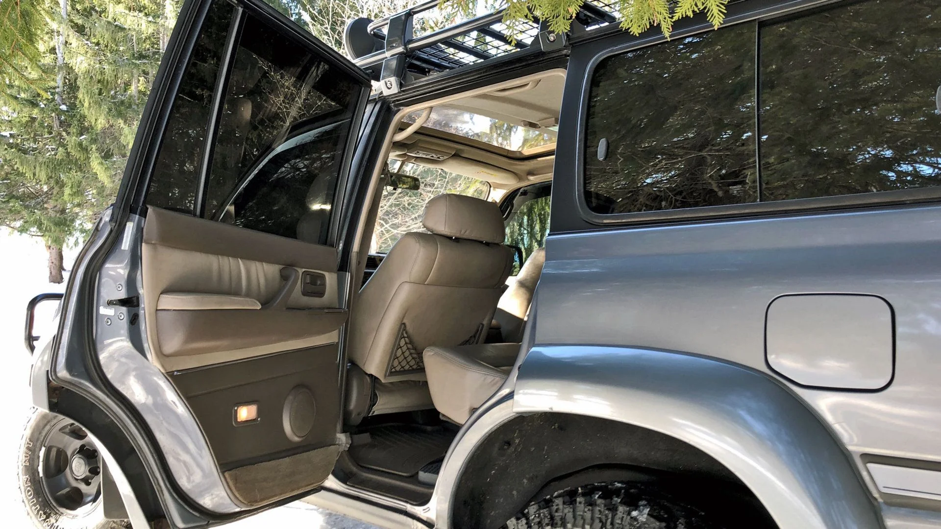 1997_Toyota_Land_Cruiser_FZJ80_50.webp