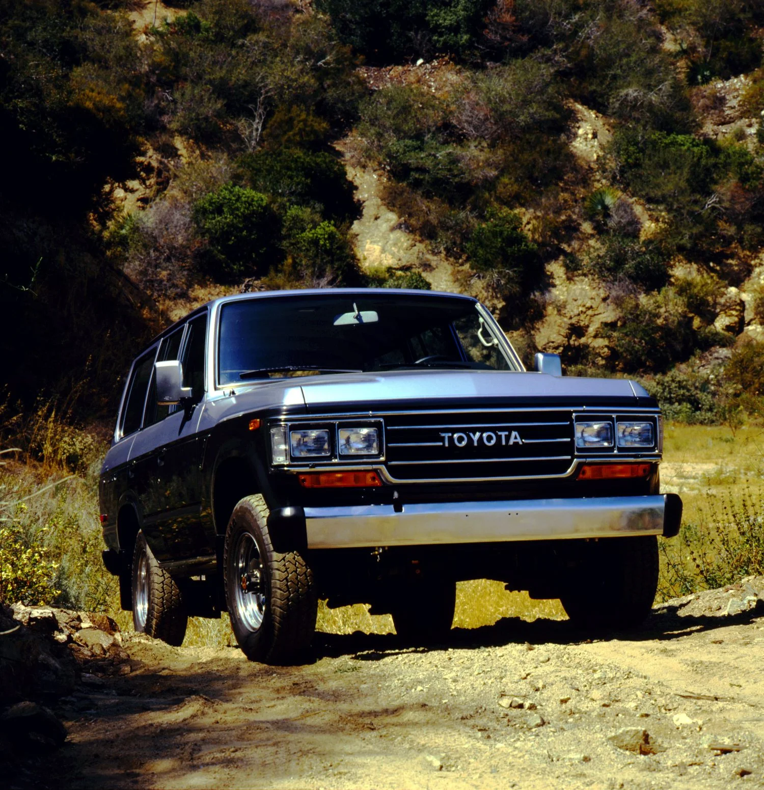 1998001_1987_Land_Cruiser_FJ62-1-1500x1551.webp