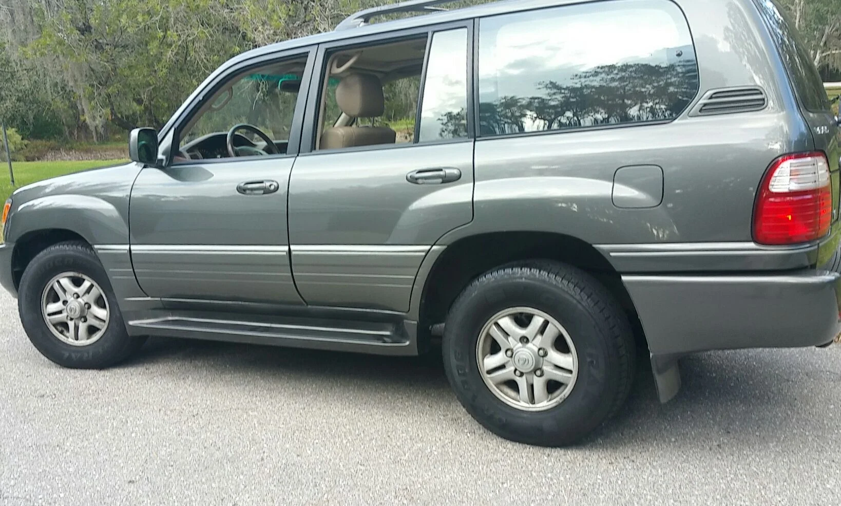 1999 LEXUS LX470 LREAR CORNER 1 DRIVE.webp