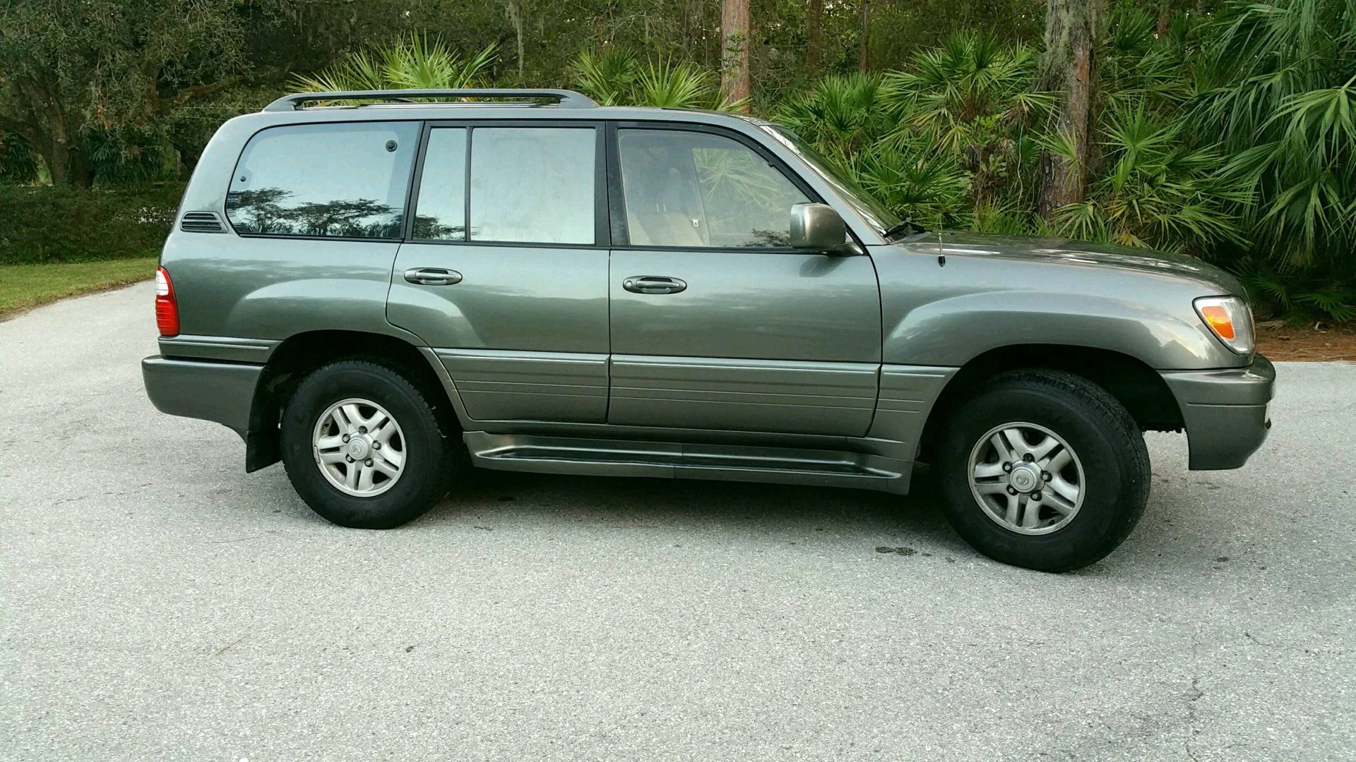 1999 LEXUS LX470 RF Yard.webp