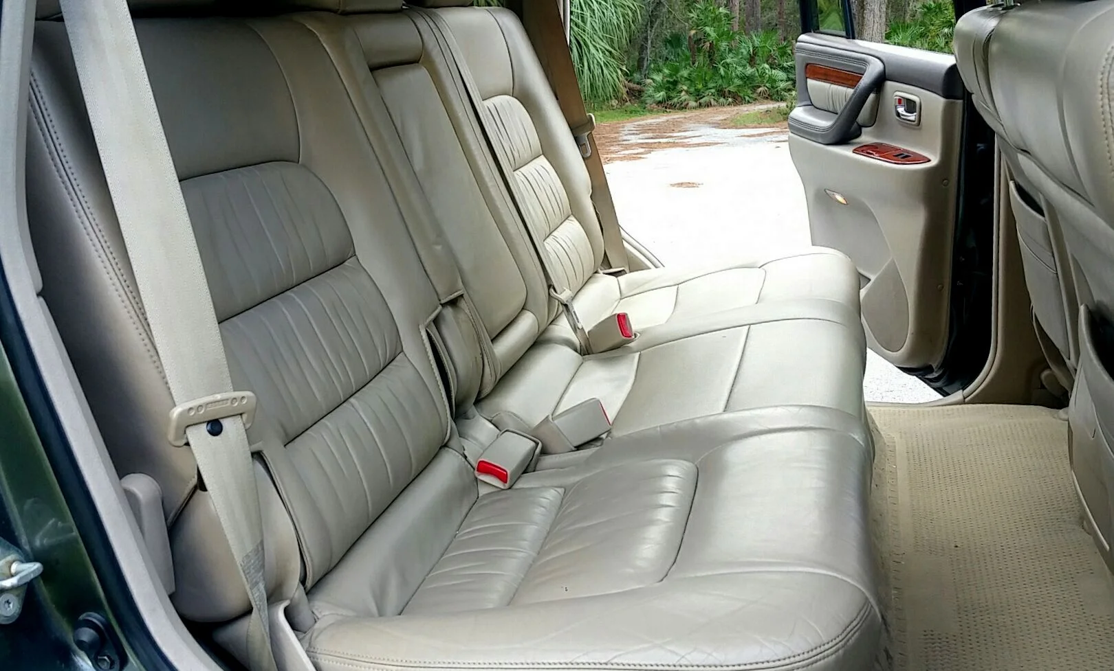 1999 LEXUS LX470 RR SEAT WIDE 3.webp