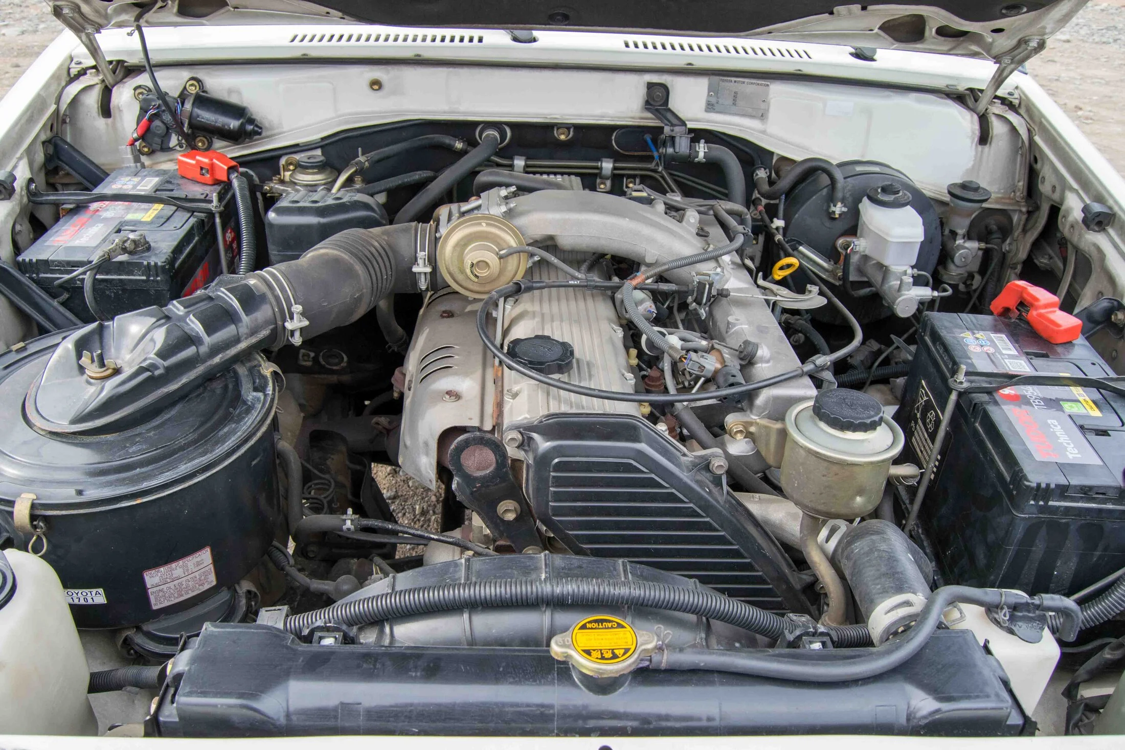 1999 TLC HZJ75 Engine (4 of 25).jpg