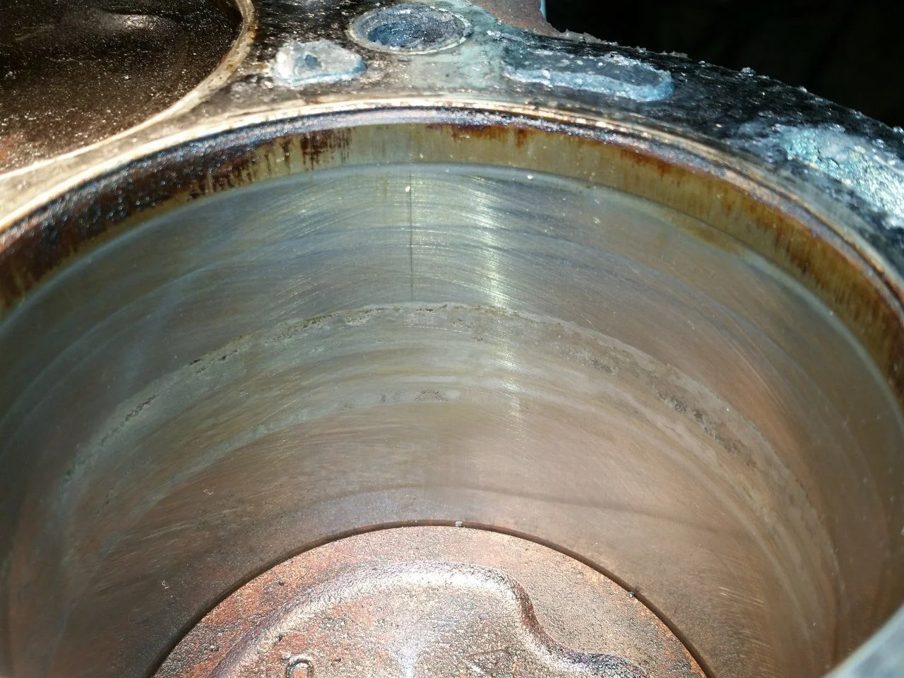 1FZFE cylinder wall corrosion erosion.webp
