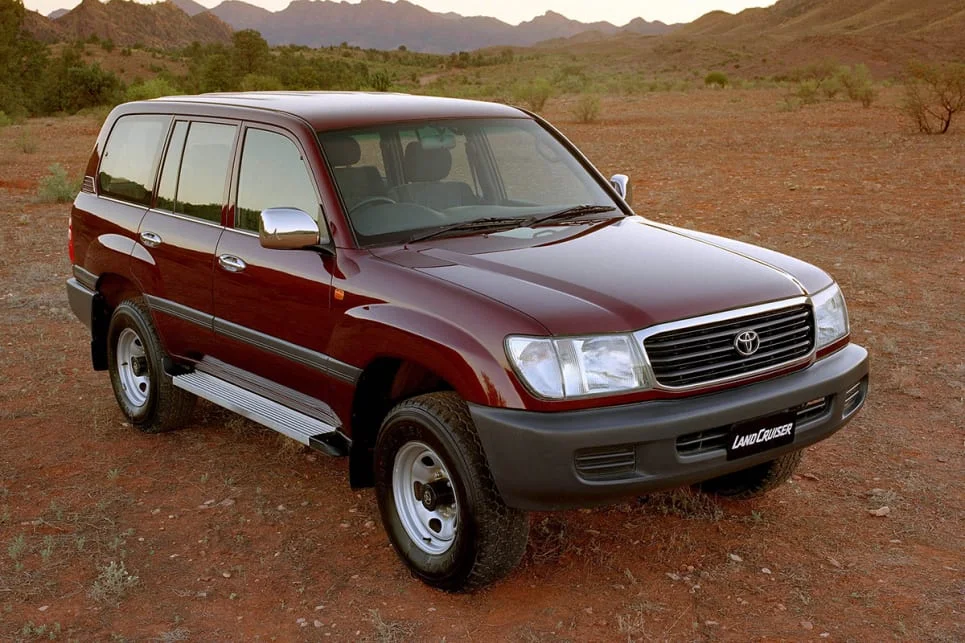 2001-toyota-land-cruiser-100-series-press-image-1200x800p (1).webp