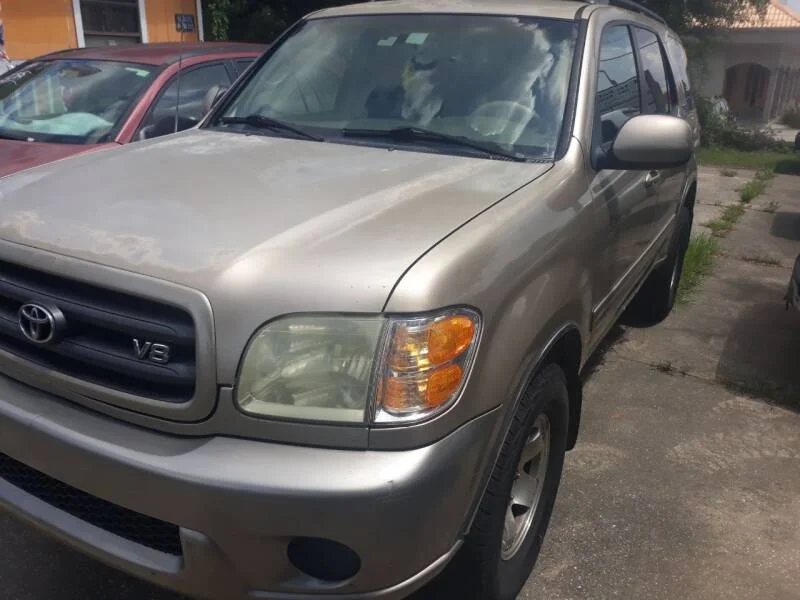 2001-toyota-sequoia-sr5-2wd-4dr-suv.webp