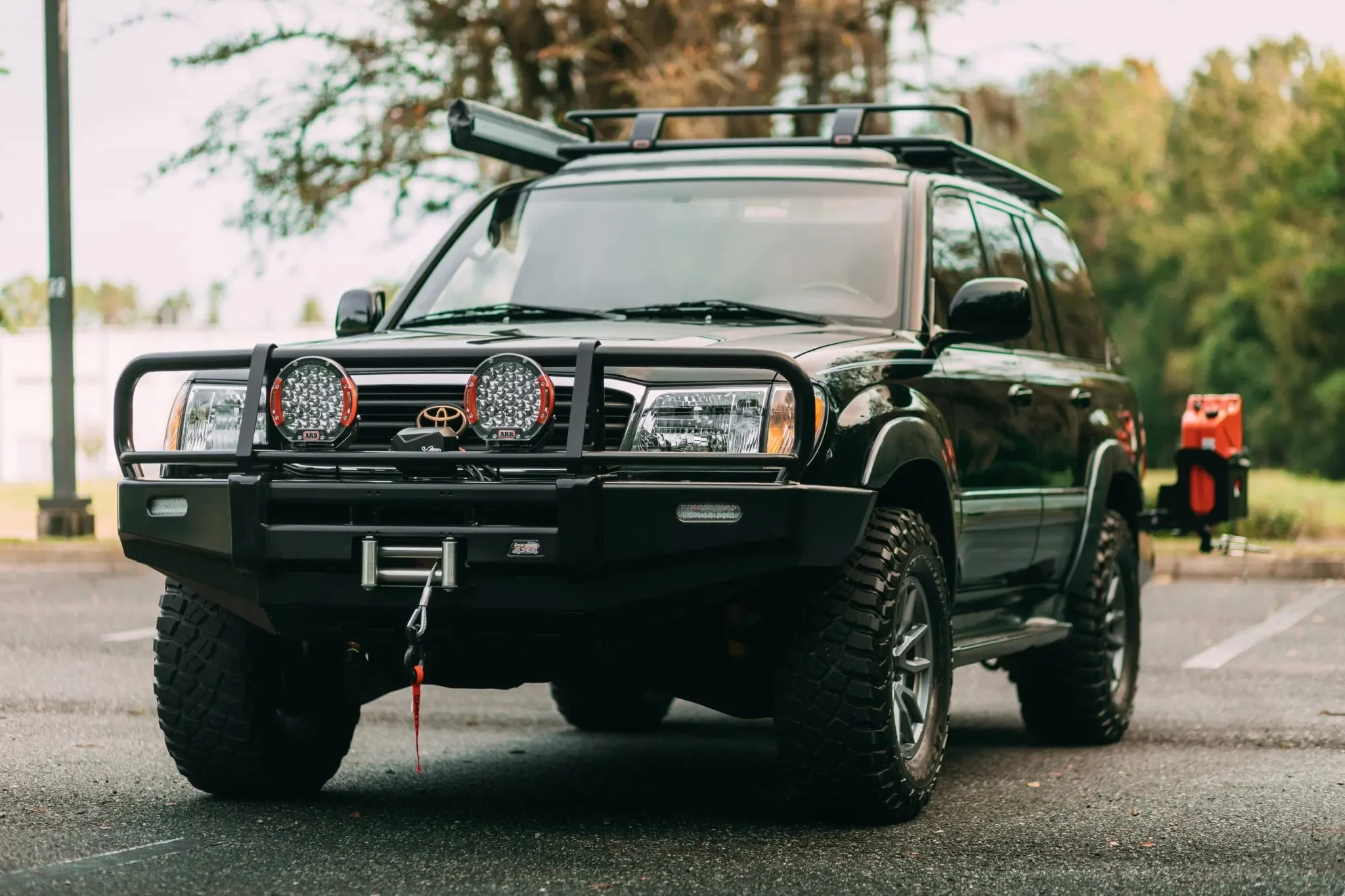 2001_toyota_land_cruiser_16341676743a3b37bBlack_Land_cruiser_Kings_Chariot_Lance_asper_produc...jpeg