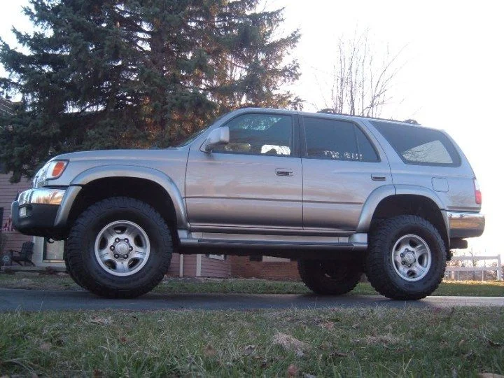 For Sale 02 4Runner SR5 4x4 V6 EX CONDLIFTED MTR TIRESNW OHIO