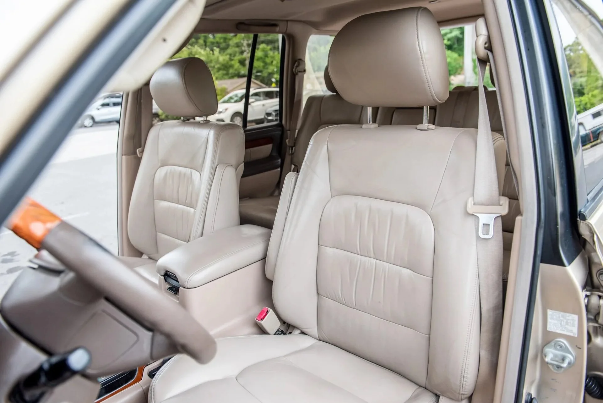 2002_lexus_lx470_2002_lexus_lx470_5555cf20-0632-447e-bce2-b53f90f6d400-Rpz7SA-61824-61825-sca...webp