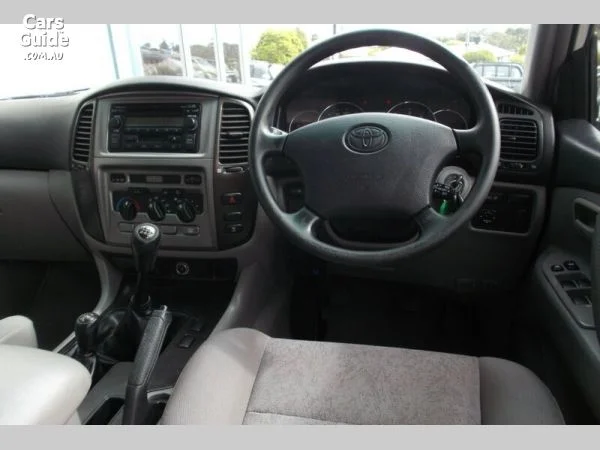 2003_toyota_landcruiser_used_5511445_10.webp