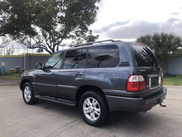 2004-lexus-lx-470-base-4wd-4dr-suv (1).webp