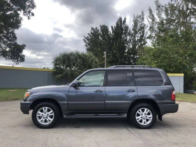 2004-lexus-lx-470-base-4wd-4dr-suv.webp
