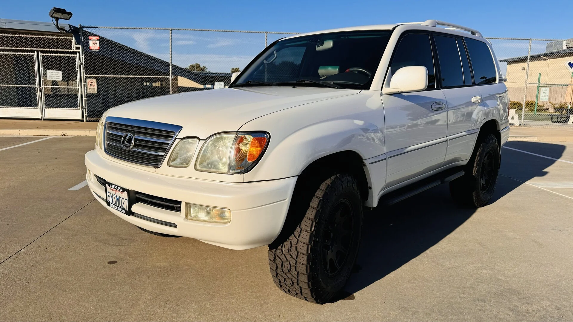 2005-Lexus-LX470_185k_01.JPG