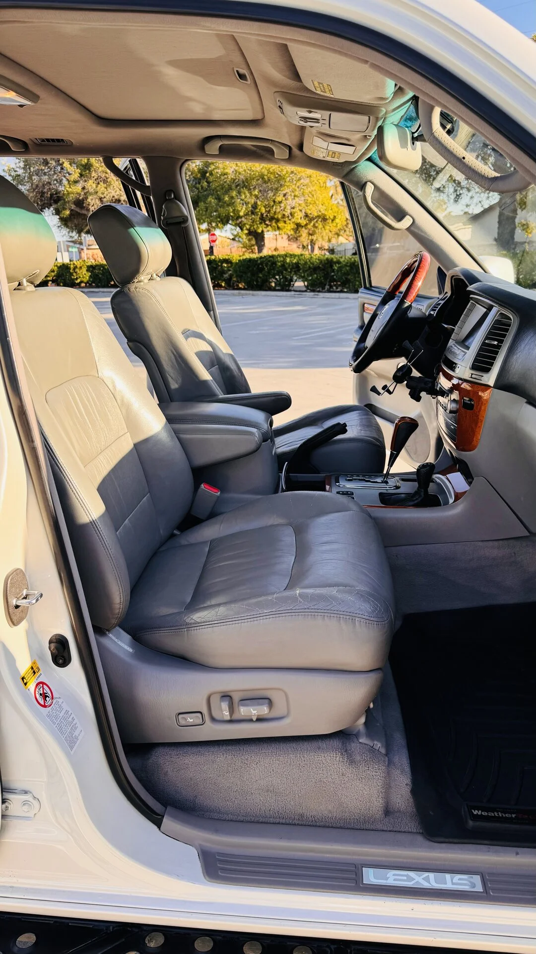 2005-Lexus-LX470_185k_05.JPG