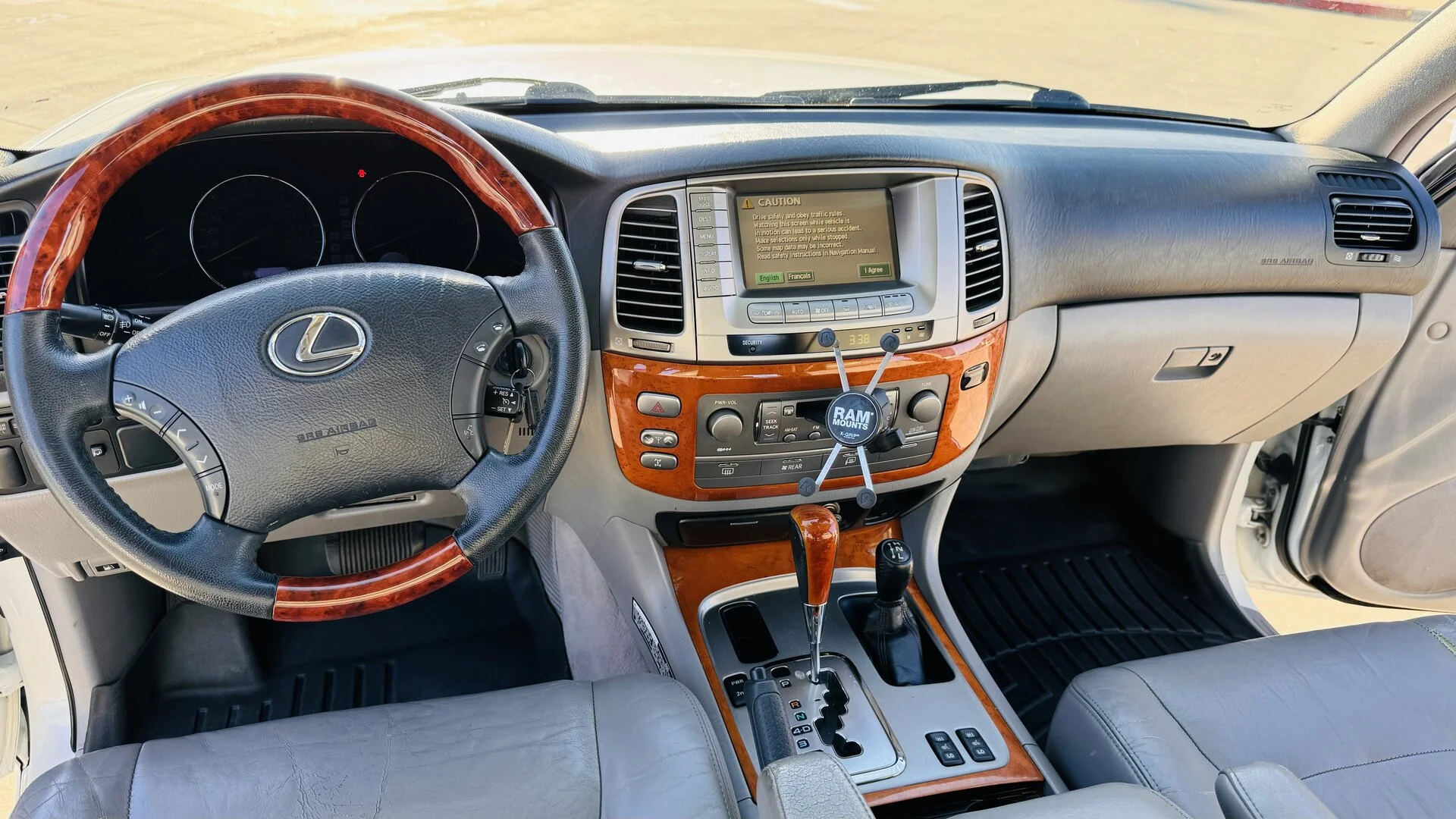 2005-Lexus-LX470_185k_15.webp