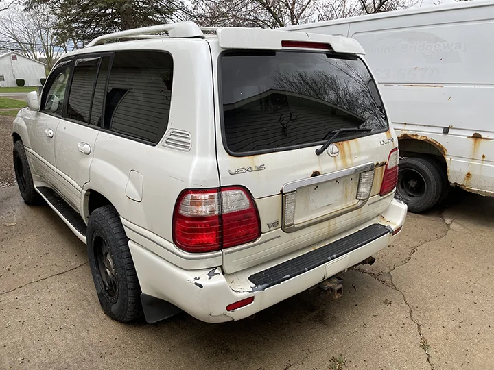 2005-lx470-5.webp