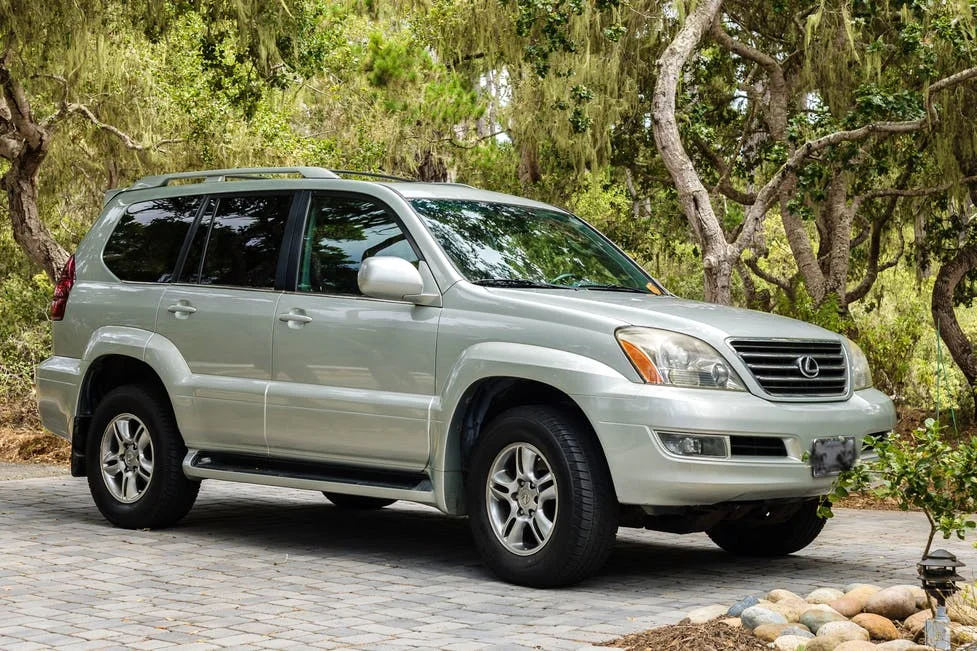 2005_Lexus_GX_470_rqsf6.webp