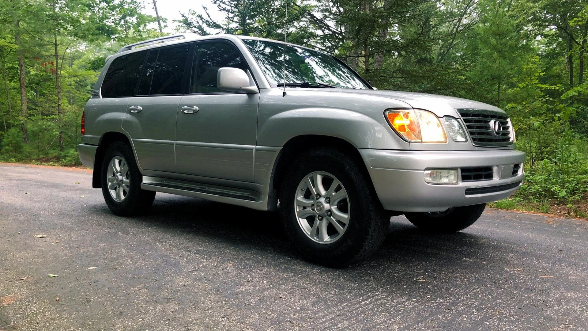 2007_Lexus_LX470_3.jpg