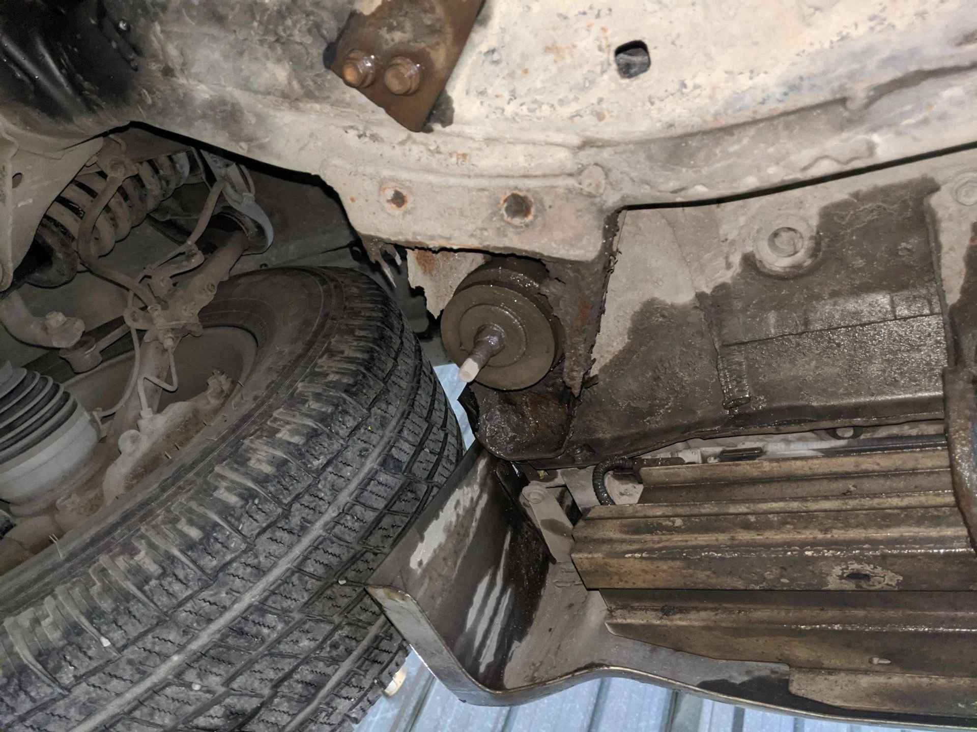 2008 gx 470 front right wheel.webp