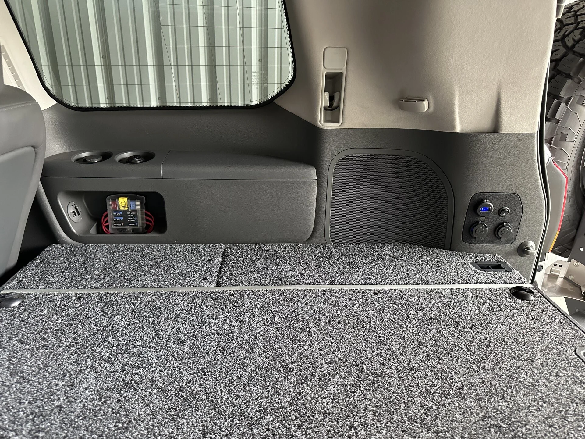 2010-LX570-01.JPG