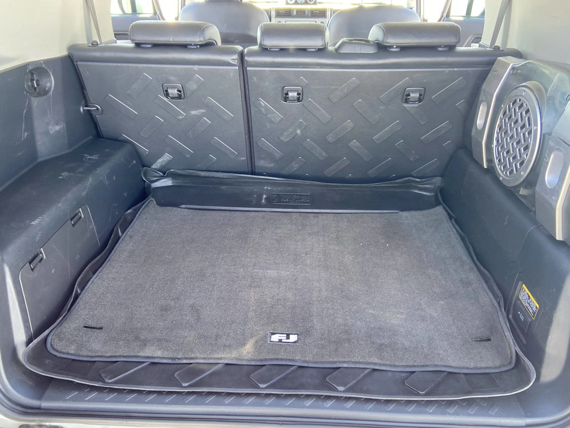 2010ToyotaFJCruiserGray_JTEBU4BF4AK084721 (62).webp