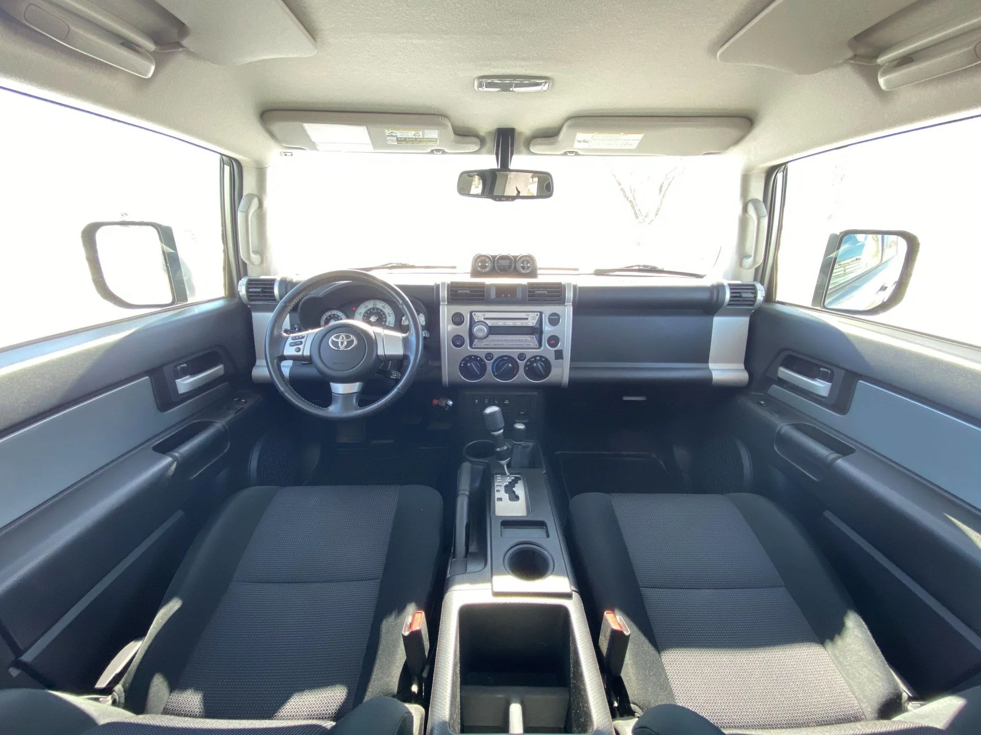 2010ToyotaFJCruiserGray_JTEBU4BF4AK084721 (76).webp