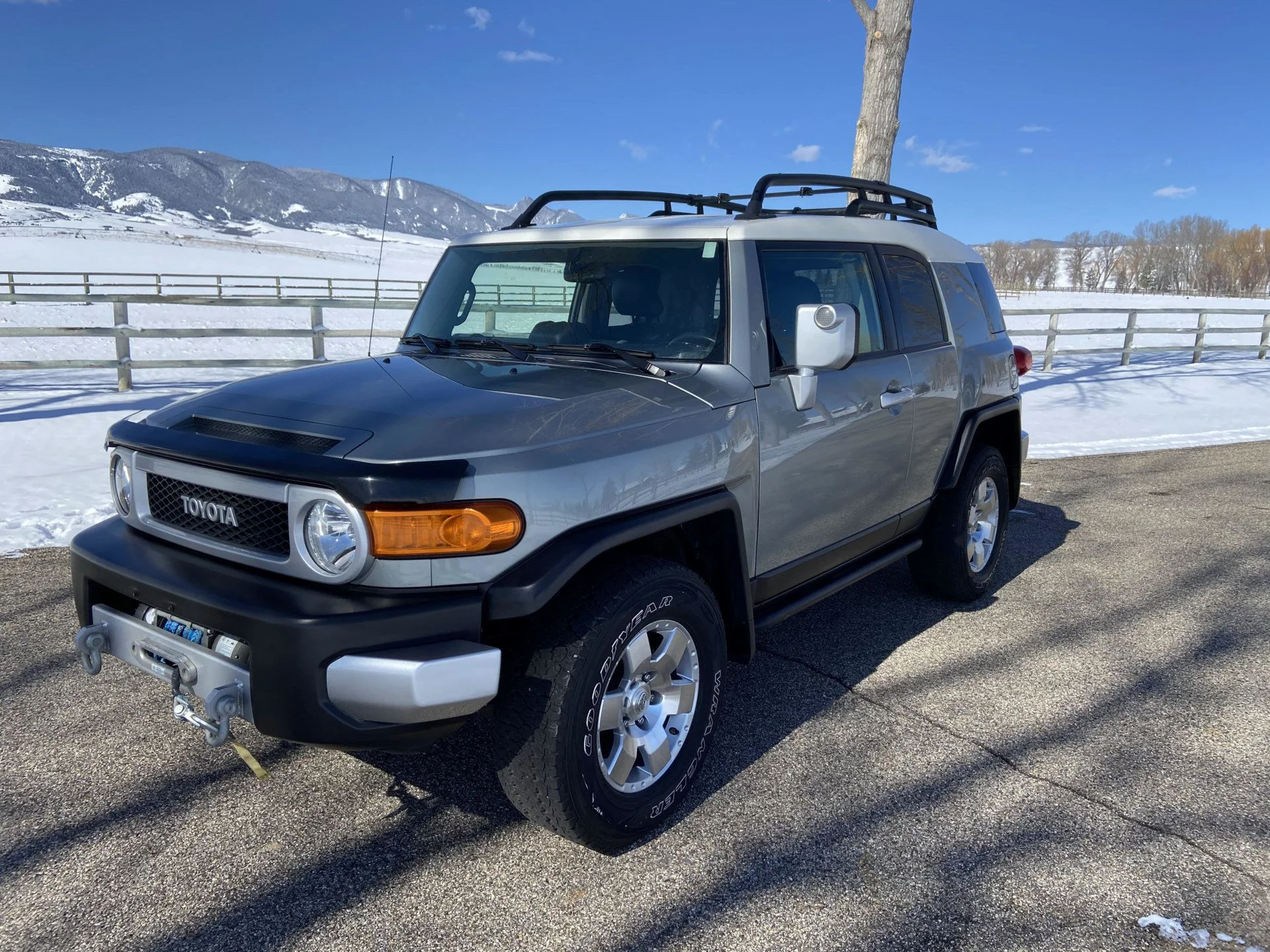 2010ToyotaFJCruiserGray_JTEBU4BF4AK084721 (8).webp
