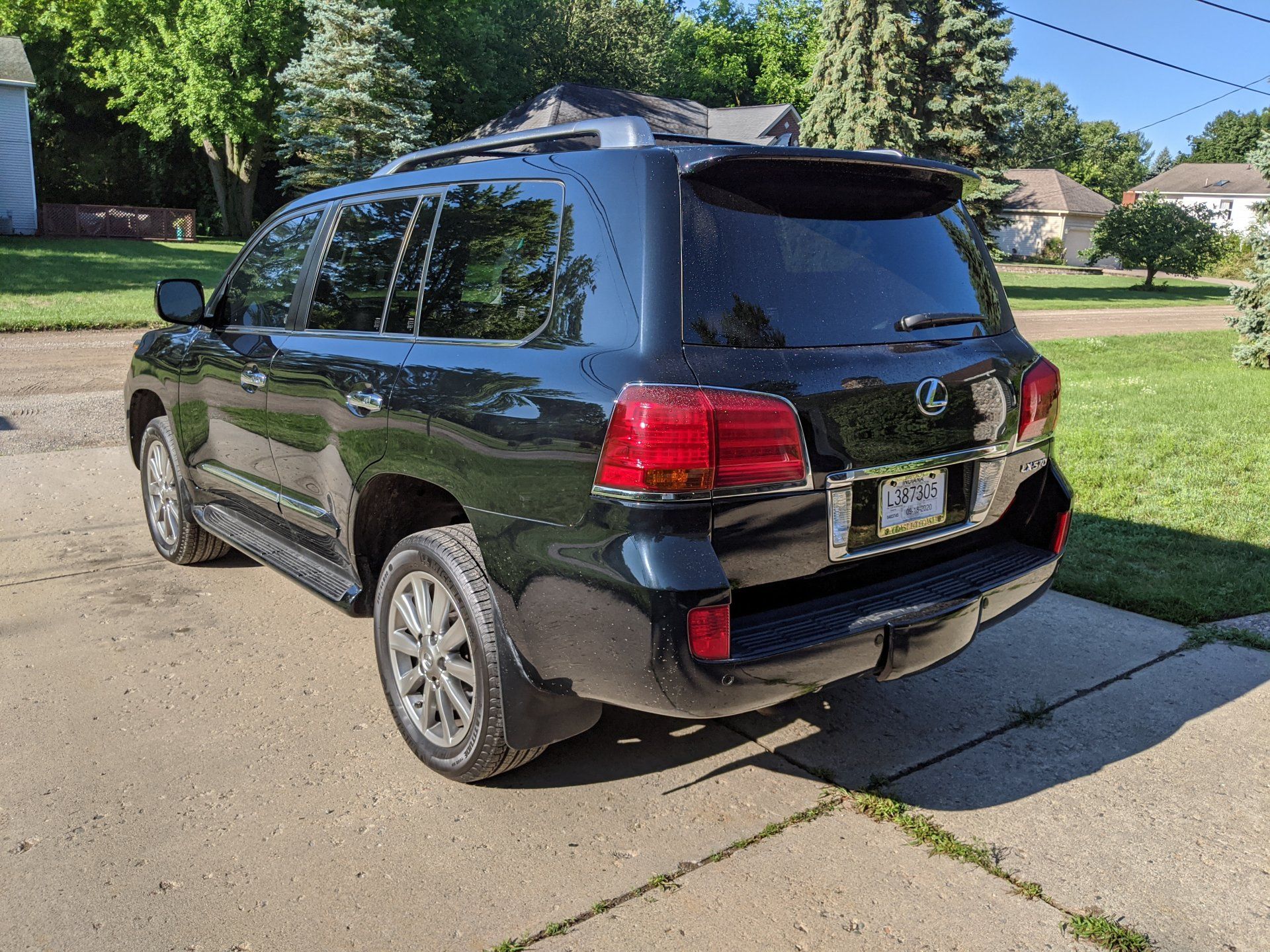 2011 LX 570 1.jpg