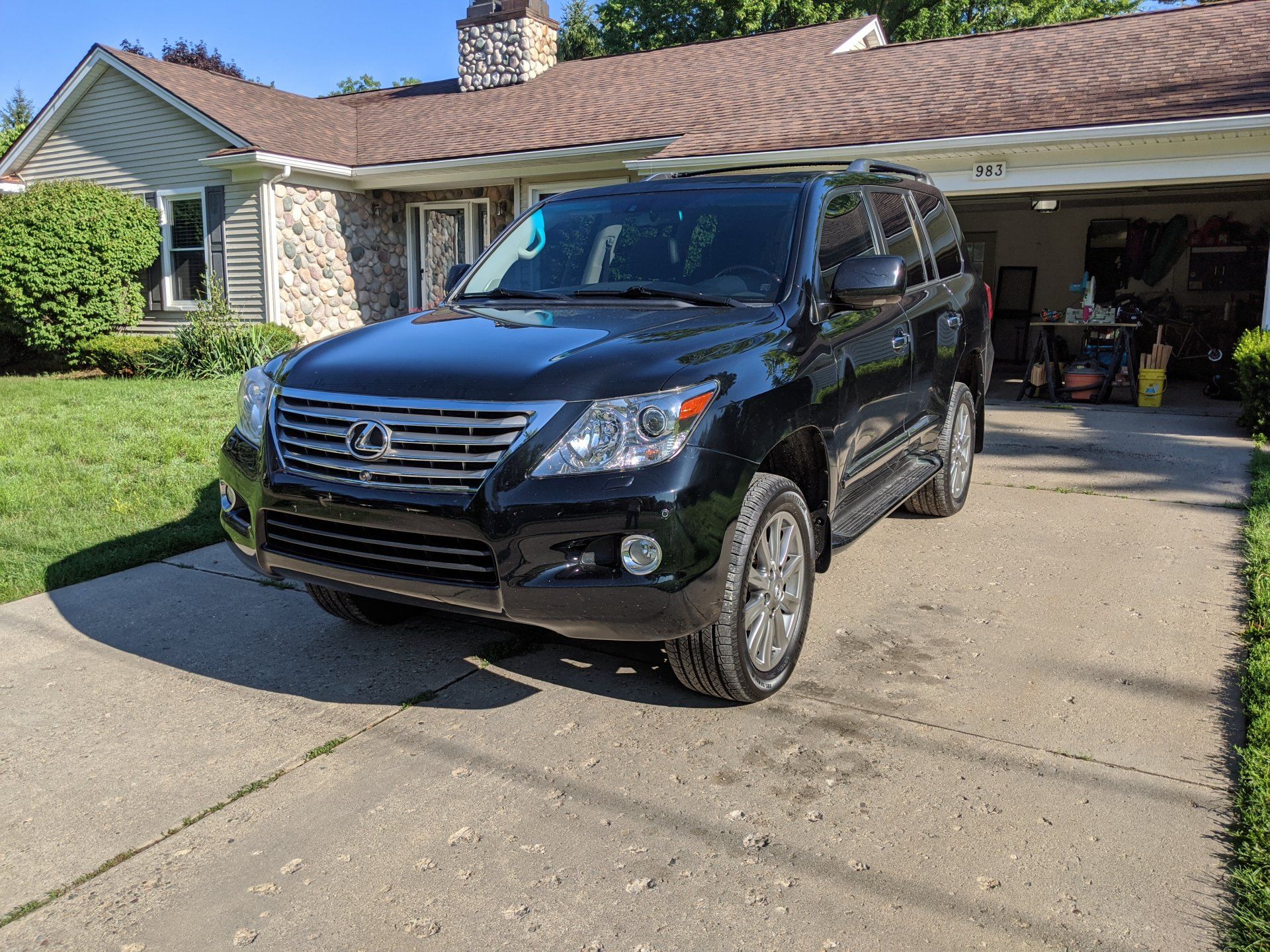 2011 LX 570.jpg