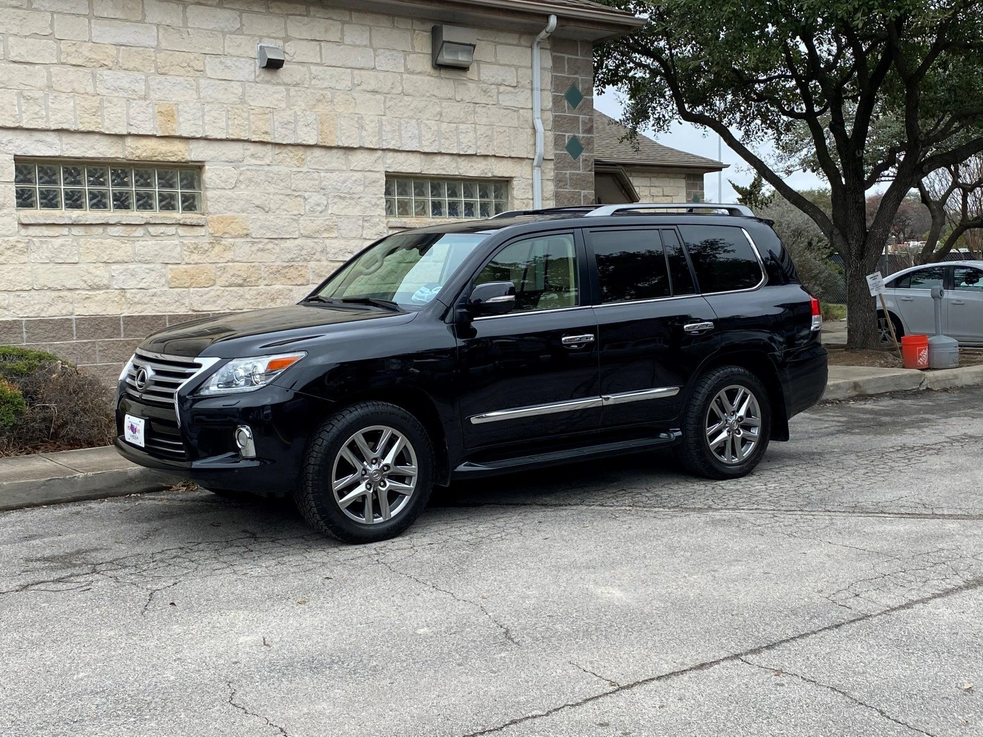 2013 LX570 2.webp