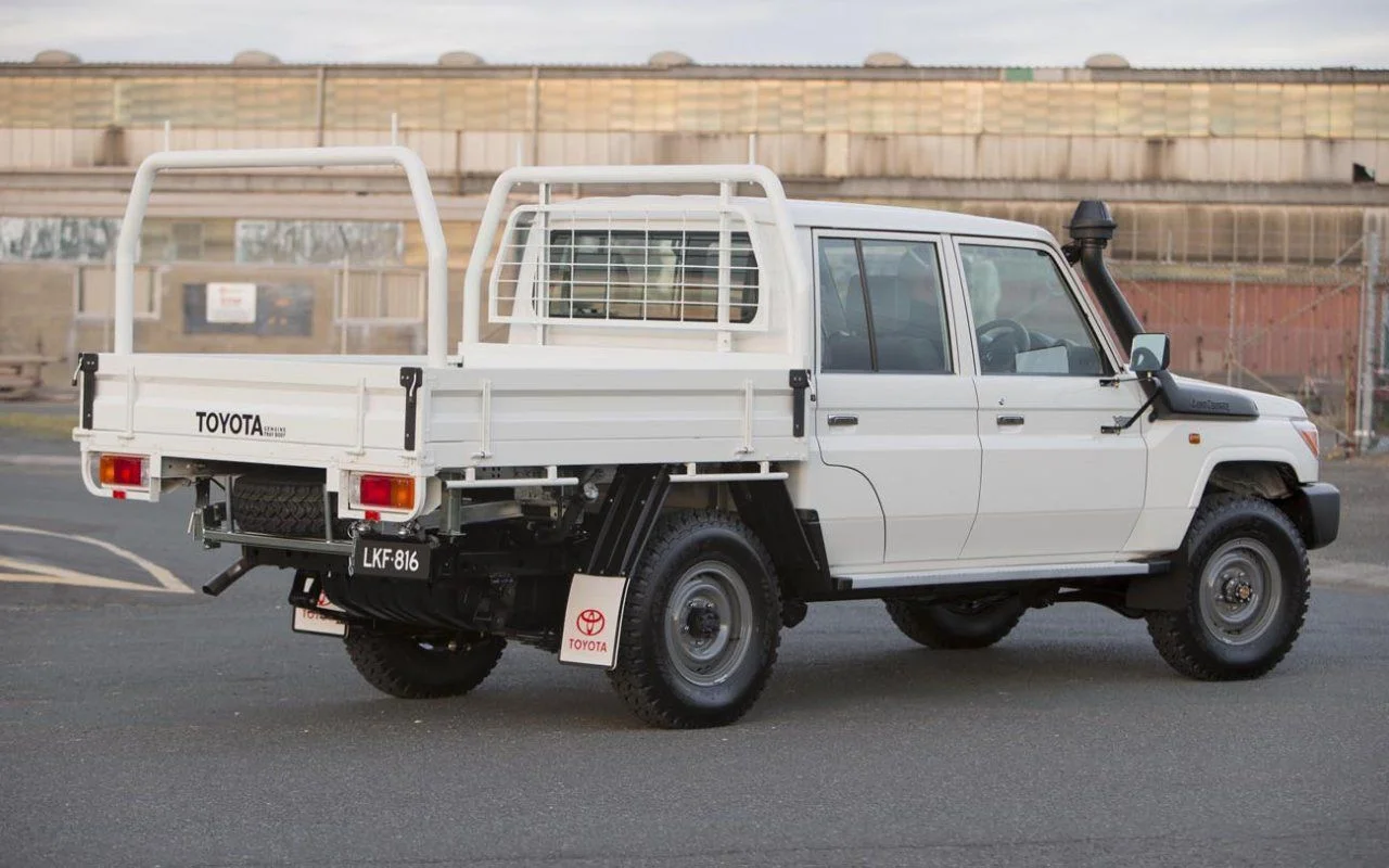 2013_toyota_landcruiser_70_series_lc79_double_cab_02-0803.webp