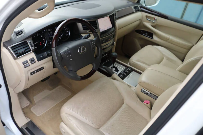 2014-lexus-lx-570-base-awd-4dr-suv.webp