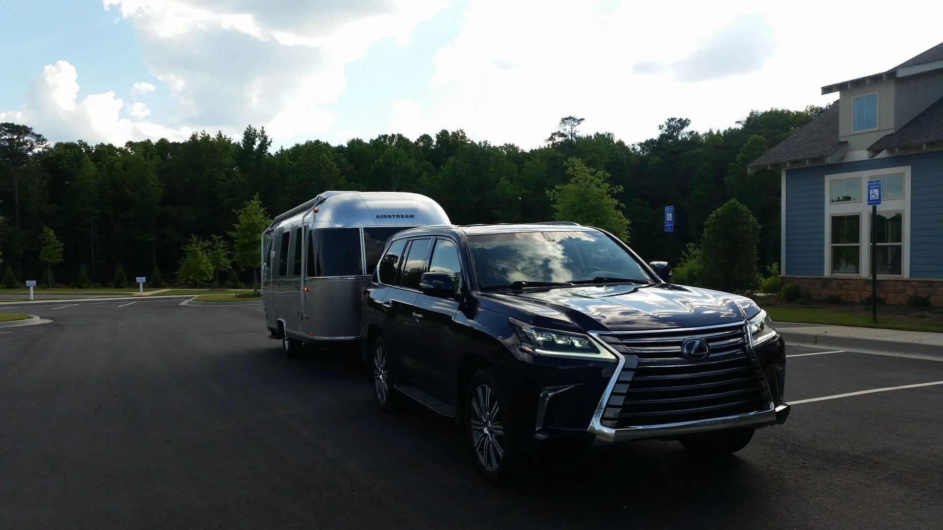 2016 LX 570 LEXUS with 2019 22' Sport Bambi AIRSTREAM, side view.webp