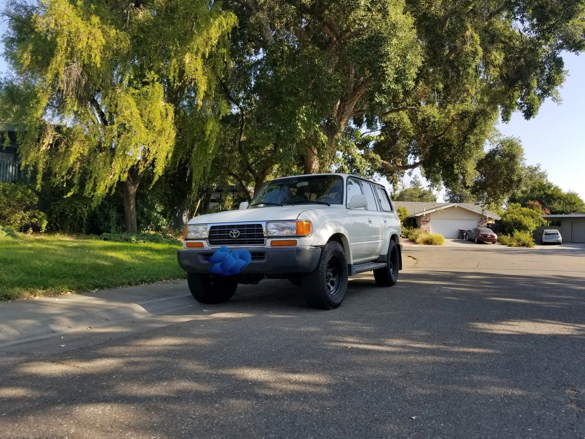 1898983