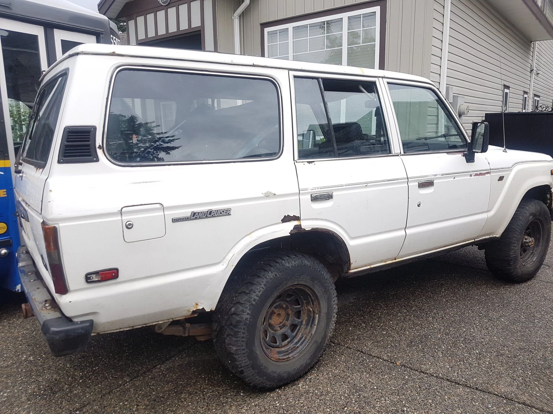 Surrey BC Canada 1986 HJ60  and 82 BJ60 2h 5spd .. extra hood air condition