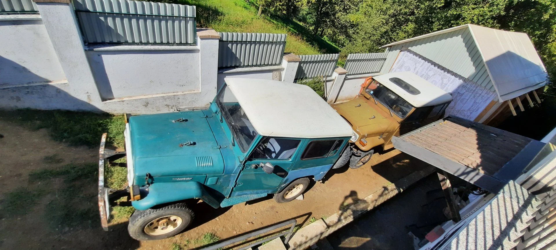 2 VEHICLES: BJ-40 AND FJ-40 1980