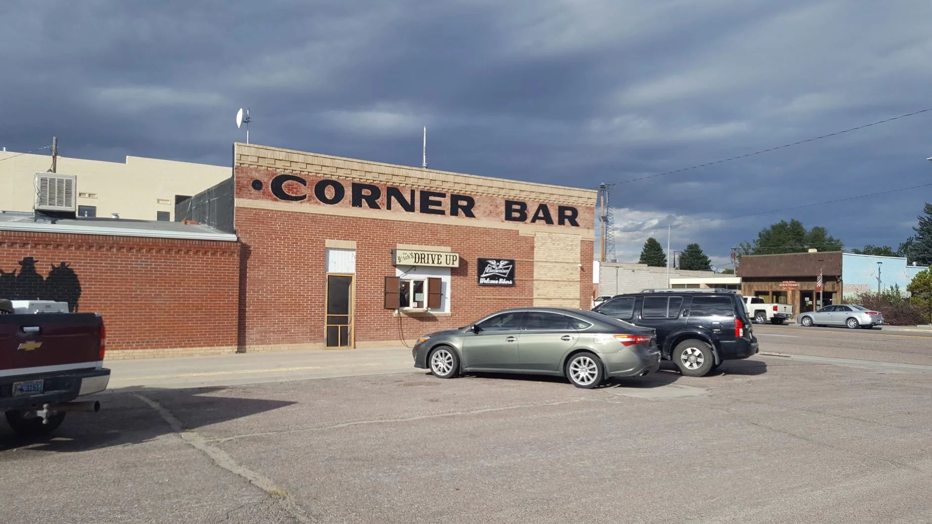 20200926_G_Bitches Corner Bar.webp