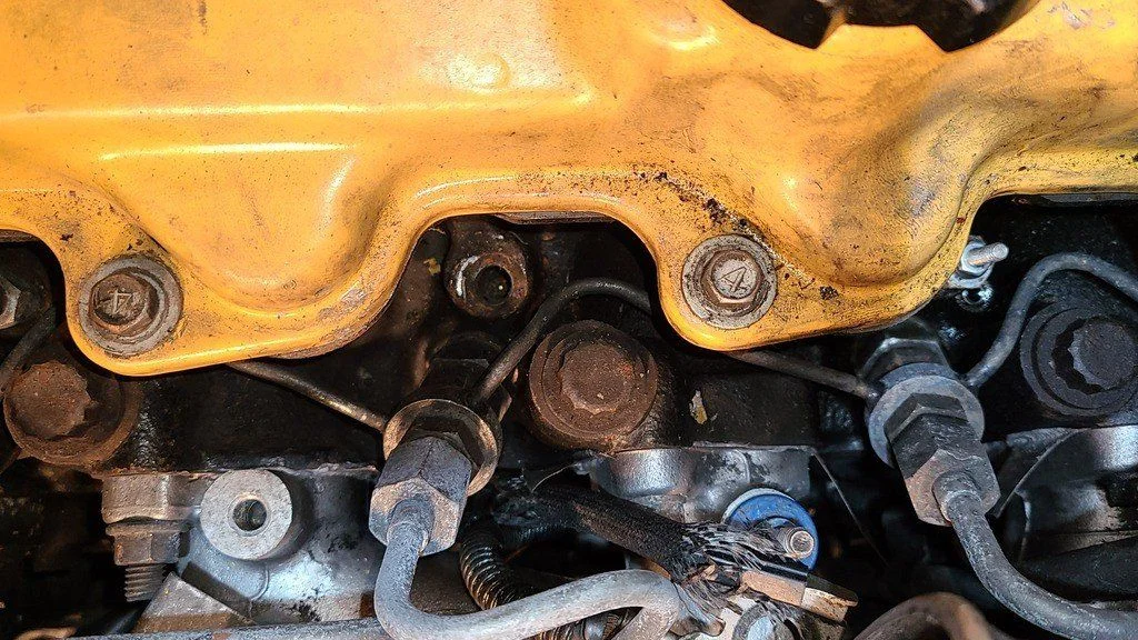 20201204_174616-glowplug-hole2.resized.jpg