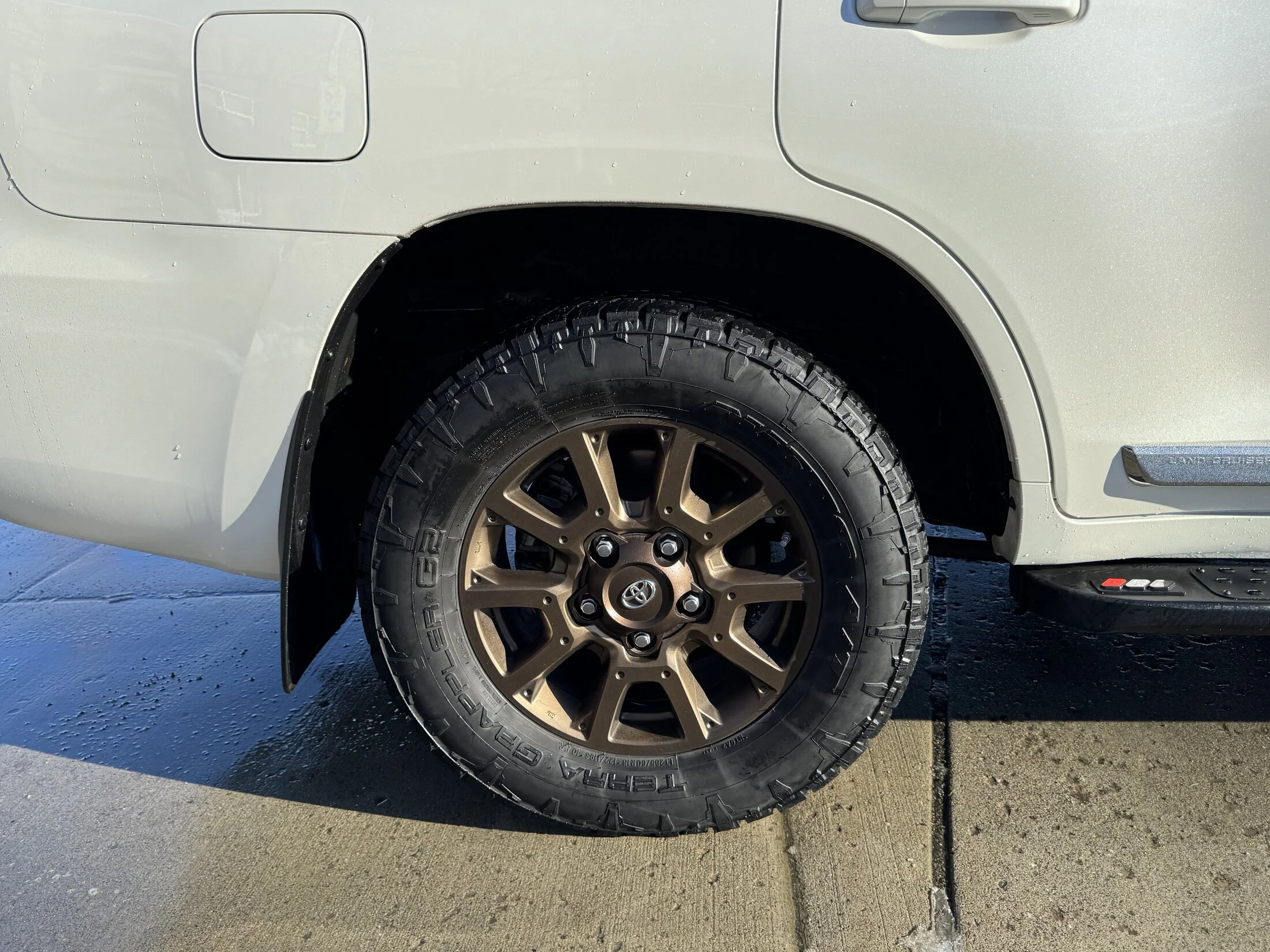 2021LandCruiser-4.webp