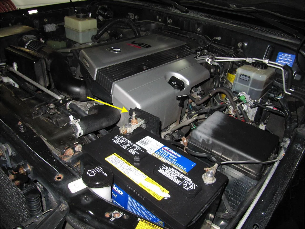 22205742-2004-lexus-lx470-std.webp