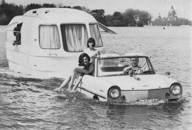 3_floating-caravan-.jpg