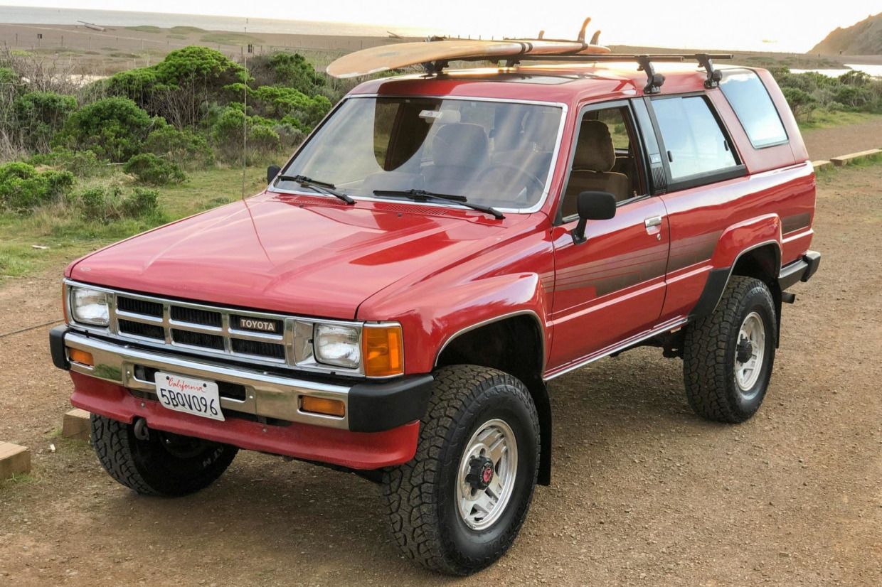 Toyota 4runner красная
