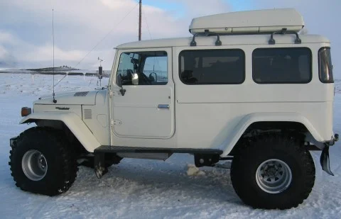 4x4-snow-and-ice-extra-long-land-cruiser.webp