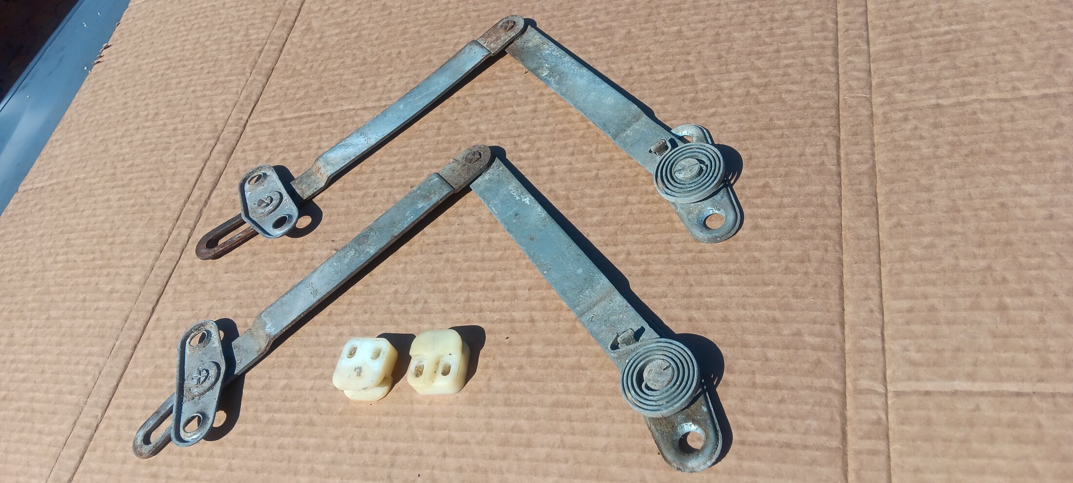 55 Tail Gate retainers.jpg