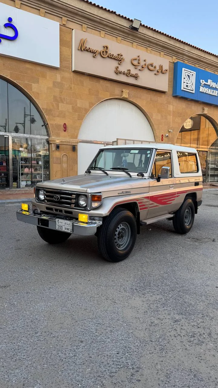Toyota FZJ74 – LC (2004)