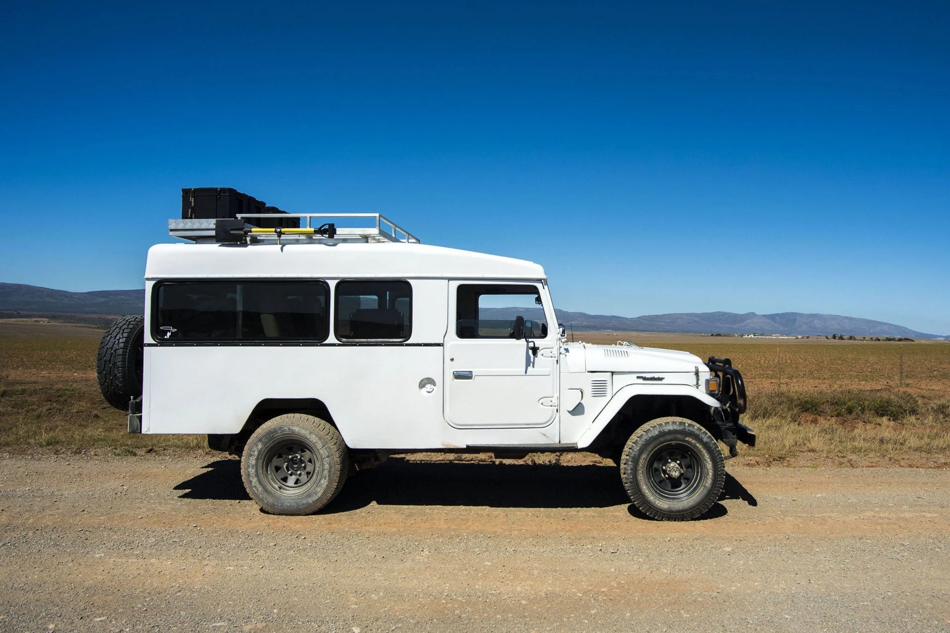 FJ47 conversion - has anyone seen this before -help with inside seats ...