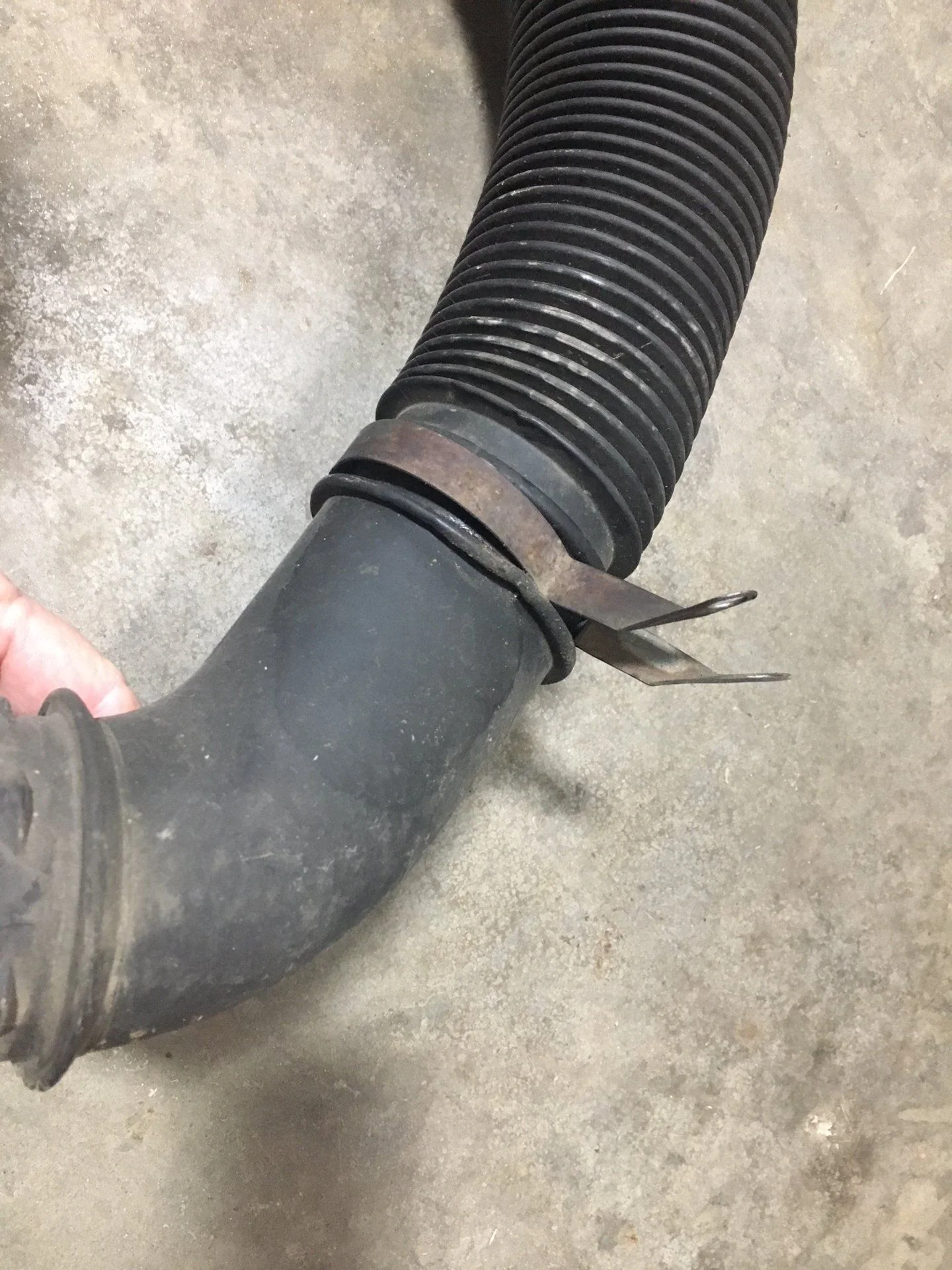 60 air intake support clamp 1.webp