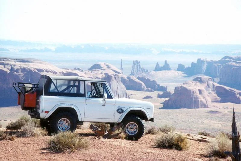 6359Overlooking_Monument_Valley-976x652.webp