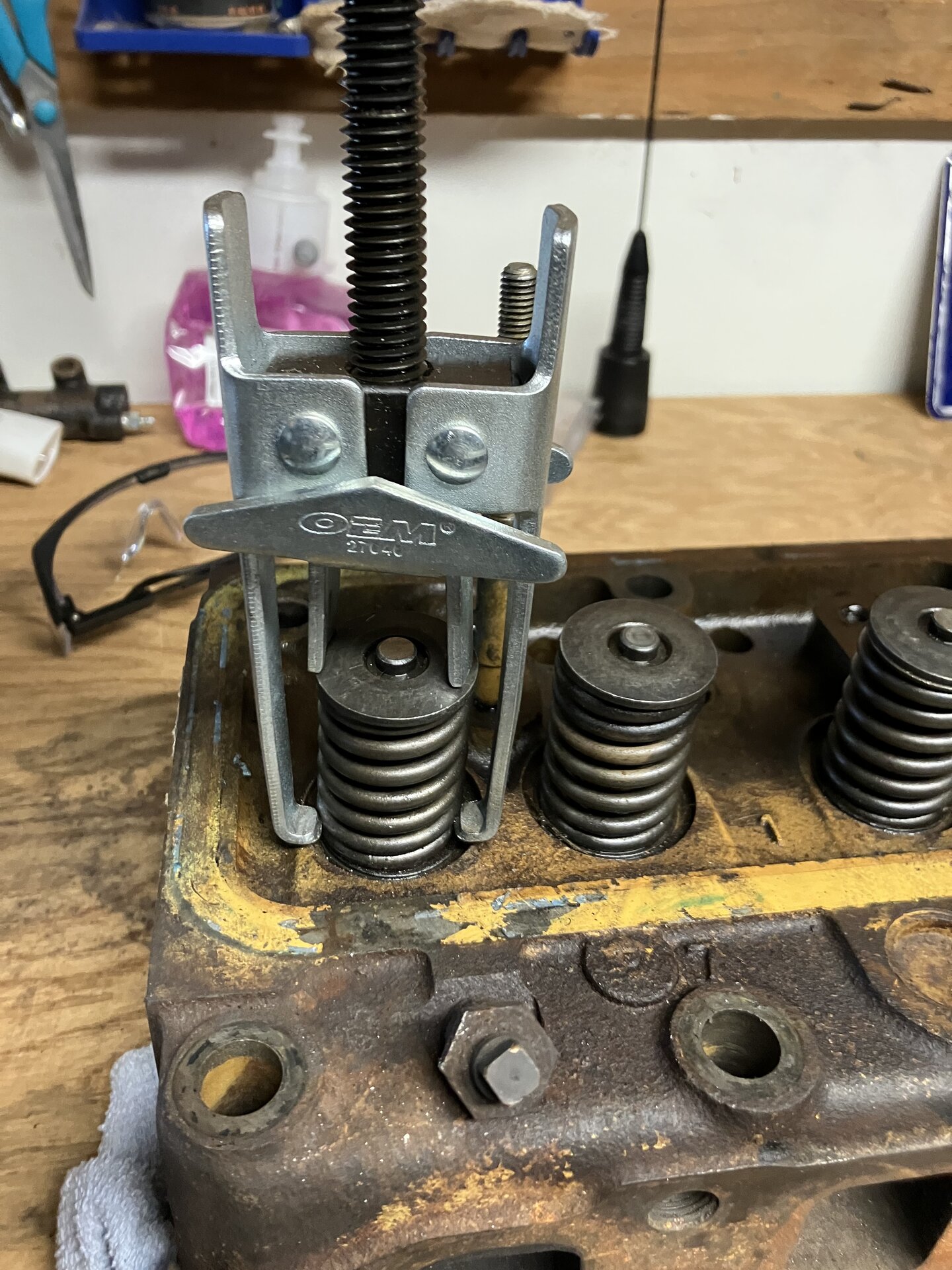 Valve spring compressor tool advance auto deals